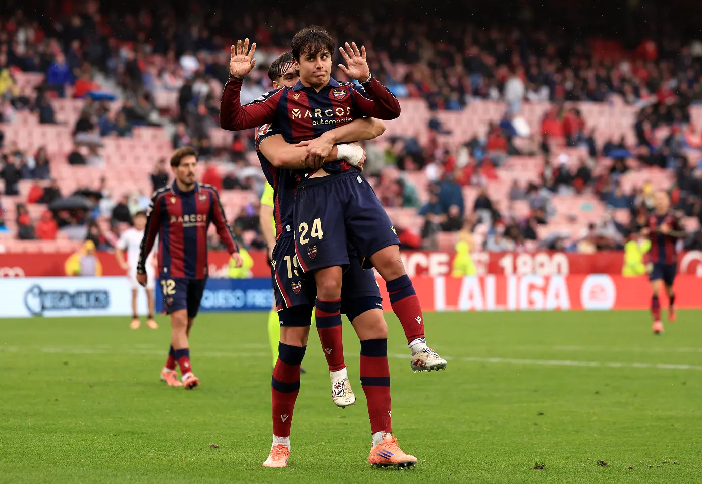 Леванте с 3 точки при гостуването на Севиля / Getty Images