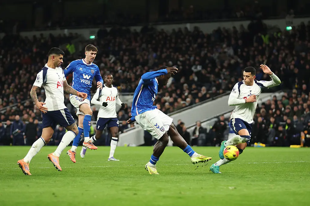 Съндърланд не се даде и на Тотнъм