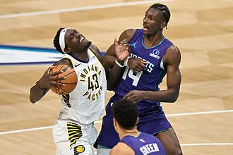 Вицешампионът се освести - трагичната серия на Индиана приключи в Шарлът