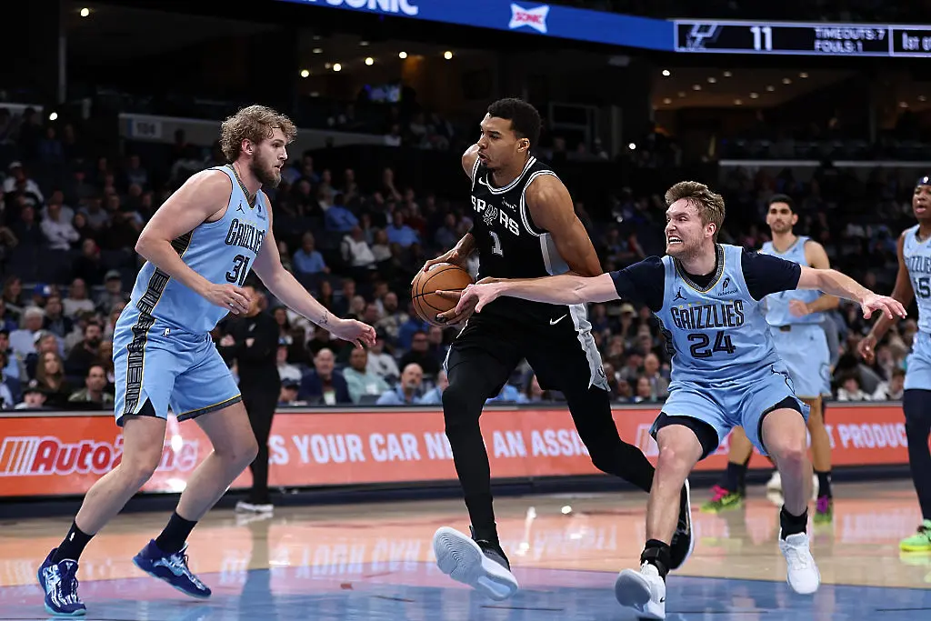 Вектор Уембаняма срещу Мемфис Гризлис / Getty Images 