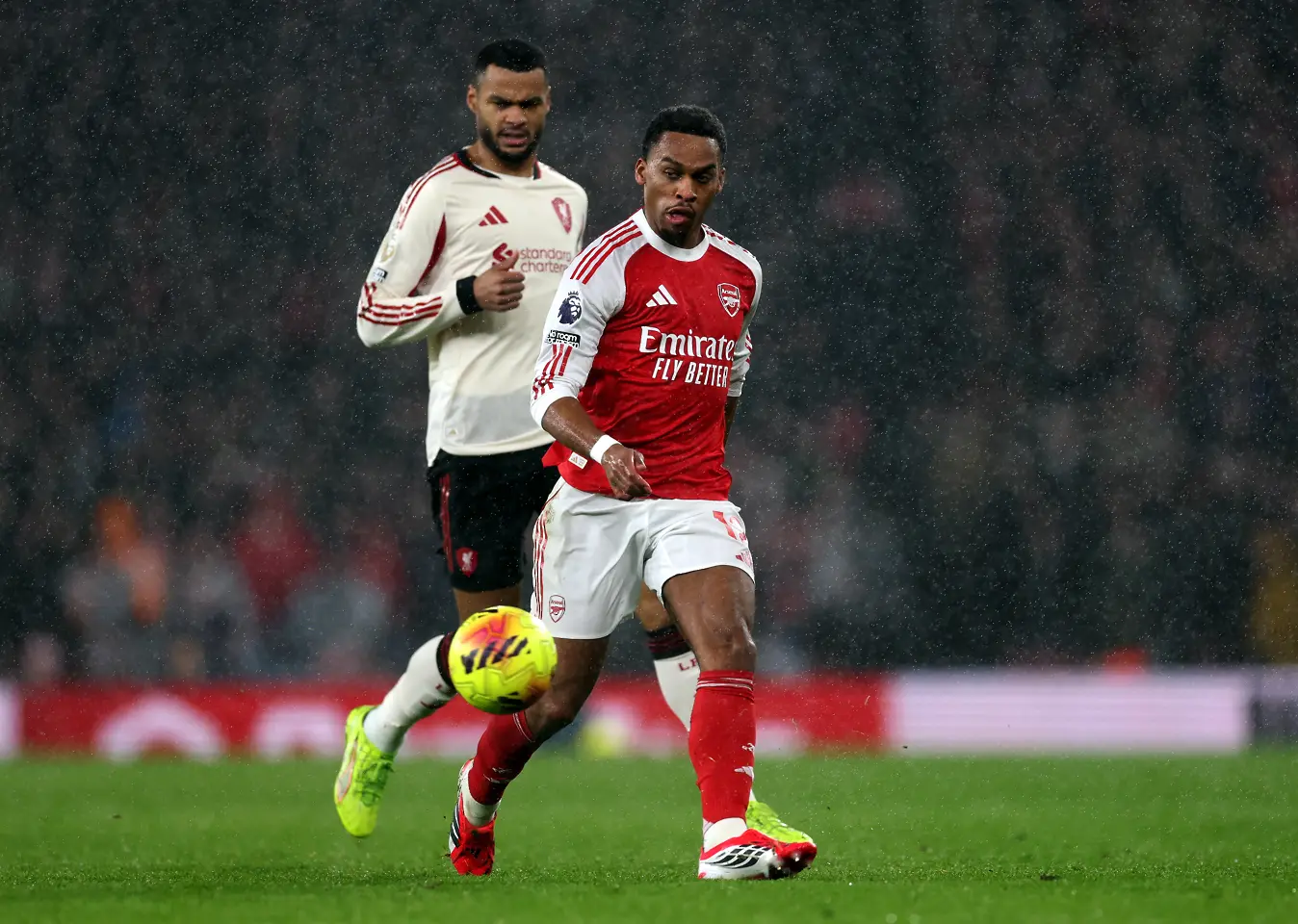 Арсенал и Ливърпул не оправдаха високите очаквания под лондонския дъжд