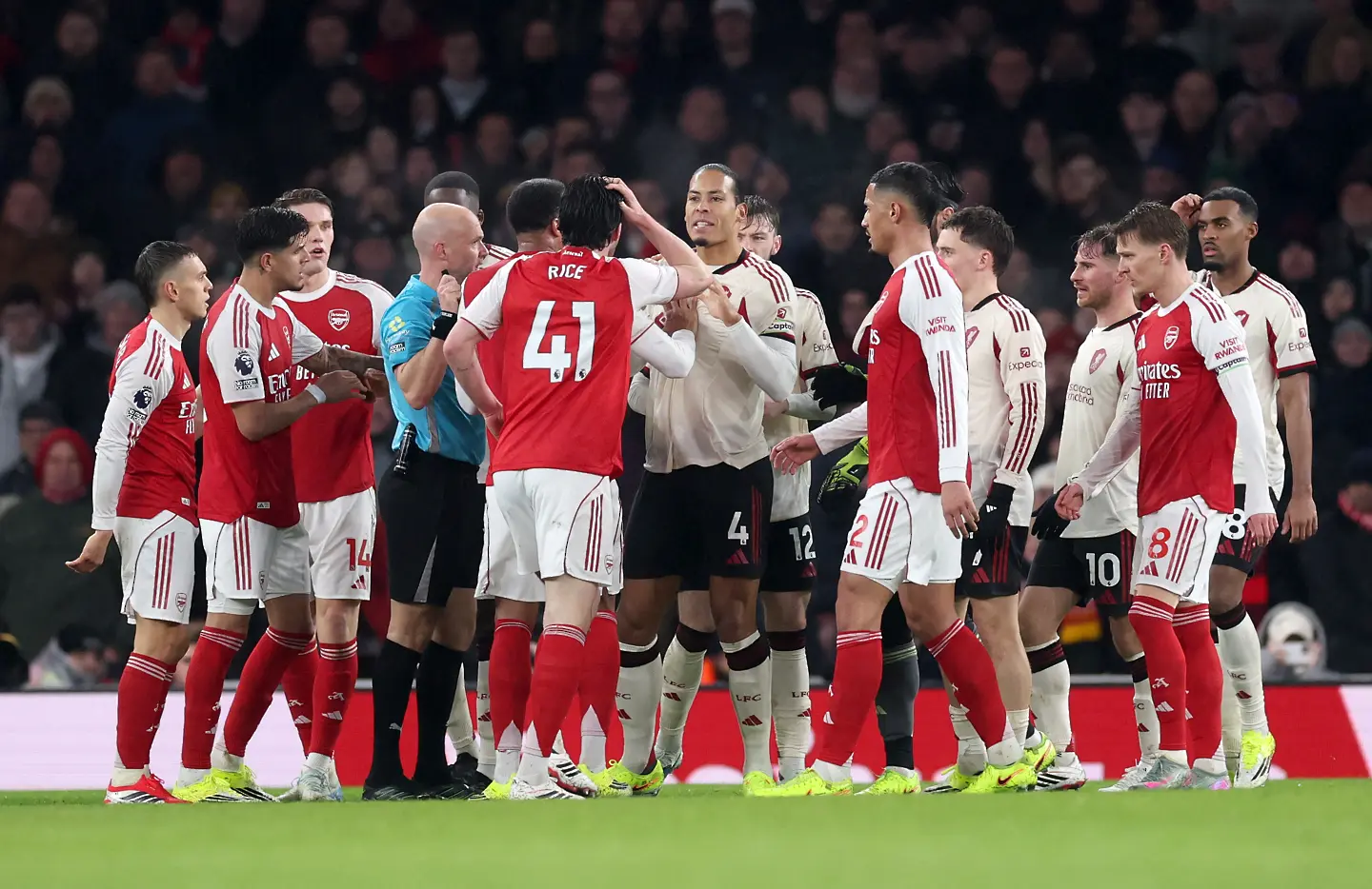 Арсенал и Ливърпул не оправдаха високите очаквания под лондонския дъжд