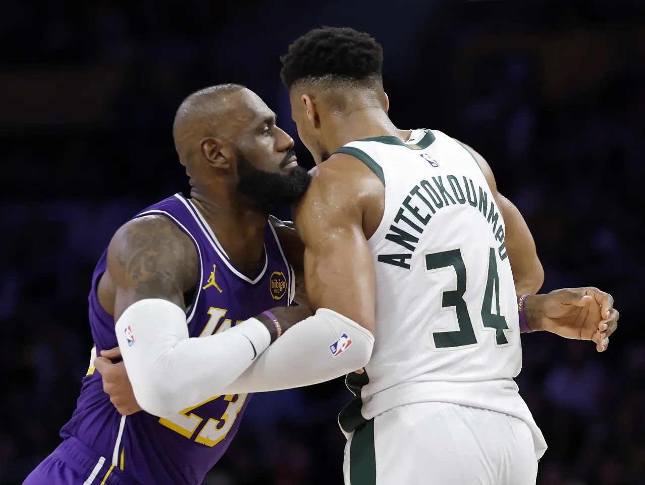 ЛеБрон Джеймс и Янис Адетокунбо / Getty Images
