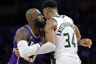 ЛеБрон Джеймс се провали в края, Милуоки Бъкс надви Лейкърс в драма (ВИДЕО)