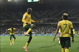 Камерун оцеля срещу Южна Африка след късен щурм и е на четвъртфинал (ВИДЕО)