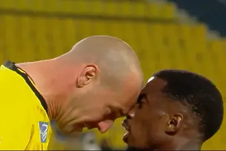 Бивш вратар на Лудогорец избухна: Нападна двама съотборници - с глава и юмрук (ВИДЕО)