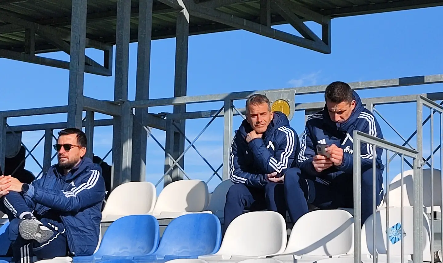 Треньорът на Левски гледа Локомотив София (ВИДЕО)