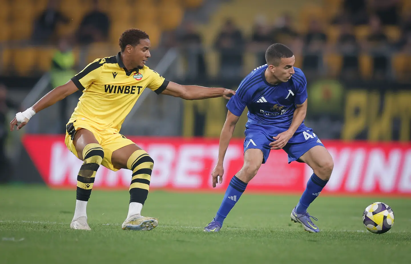 Армстронг Око-Флекс, Акрам Бурас, Ботев Пловдив - Левски / startphoto.bg