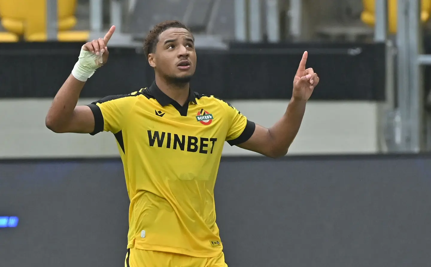 Армстронг Око-Флекс / startphoto.bg