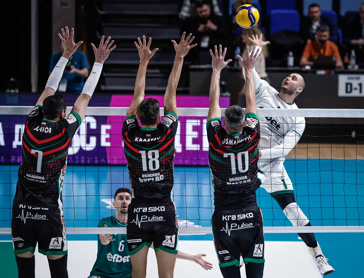 Нефтохимик и Локо Авиа стигнаха полуфиналите за Купата