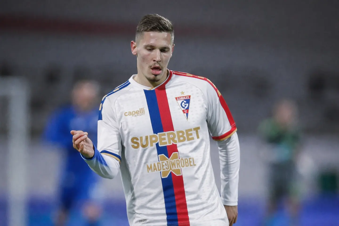 Борислав Рупанов с екипа на Гурник Забже / снимка: startphoto.bg, редактирана с AI