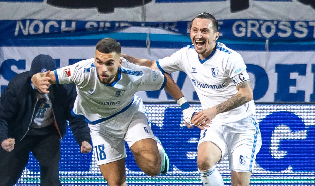 Емир Кухиня (с номер 18) за отбора на Магдебург / Getty Images