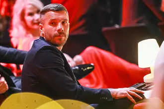 Лукас Подолски купува бъдещия отбор на Боби Рупанов