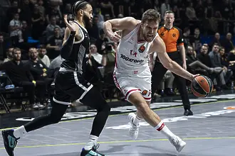 Олимпиакос сгази Партизан, Везенков над всички в Белград