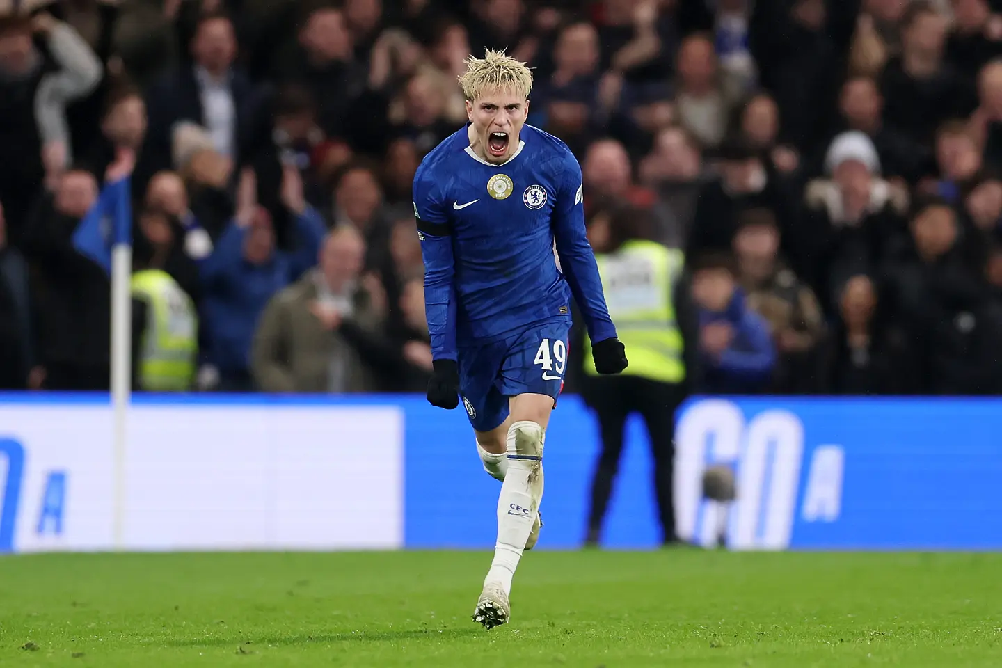 Вратарски грешки разколебаха Челси, Арсенал е крачка по-близо до финала на Карабао Къп