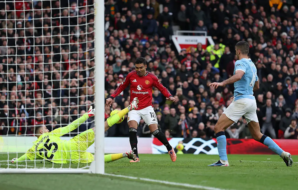 Джанлуиджи Донарума спасява удар на Каземиро / Getty Images 