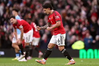 Лисандро Мартинес с остър отговор към Пол Скоулс: Ела и ми го кажи в лицето!