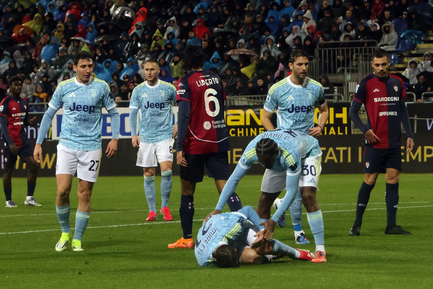 Андреа Камбиазо, Мануел Локатели, Каляри - Ювентус / Getty Images