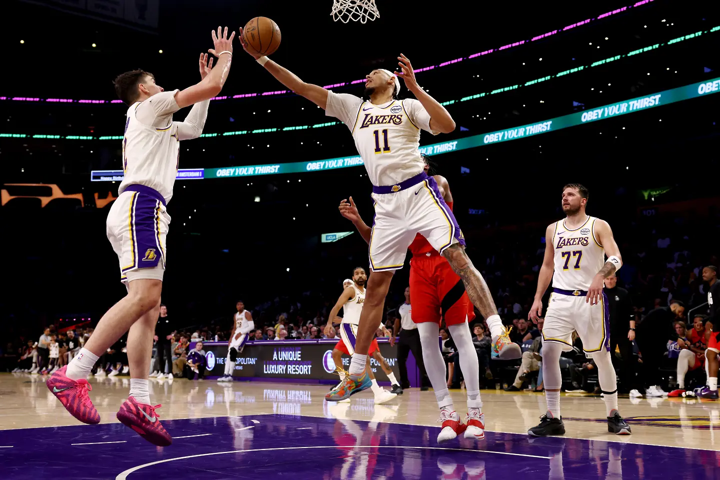 Лос Анджелис Лейкърс надви Торонто, Денвър отстъпи на Шарлът