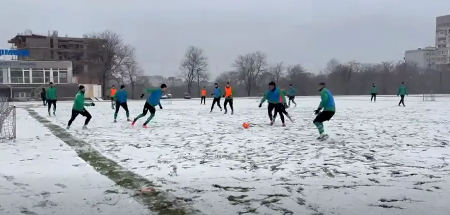 Черно море тренира на снега във Варна / Facebook.com/Черно море