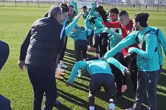 Новите в Ботев Пловдив получиха традиционно посрещане (ВИДЕО)