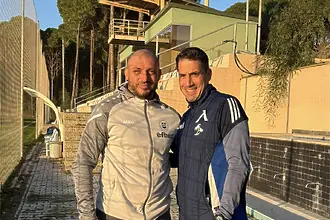 Клуб от Трета лига прати треньор да учи занаят от Хулио Веласкес