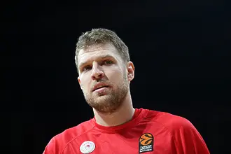 Везенков стана най-резултатен при победа на Олимпиакос