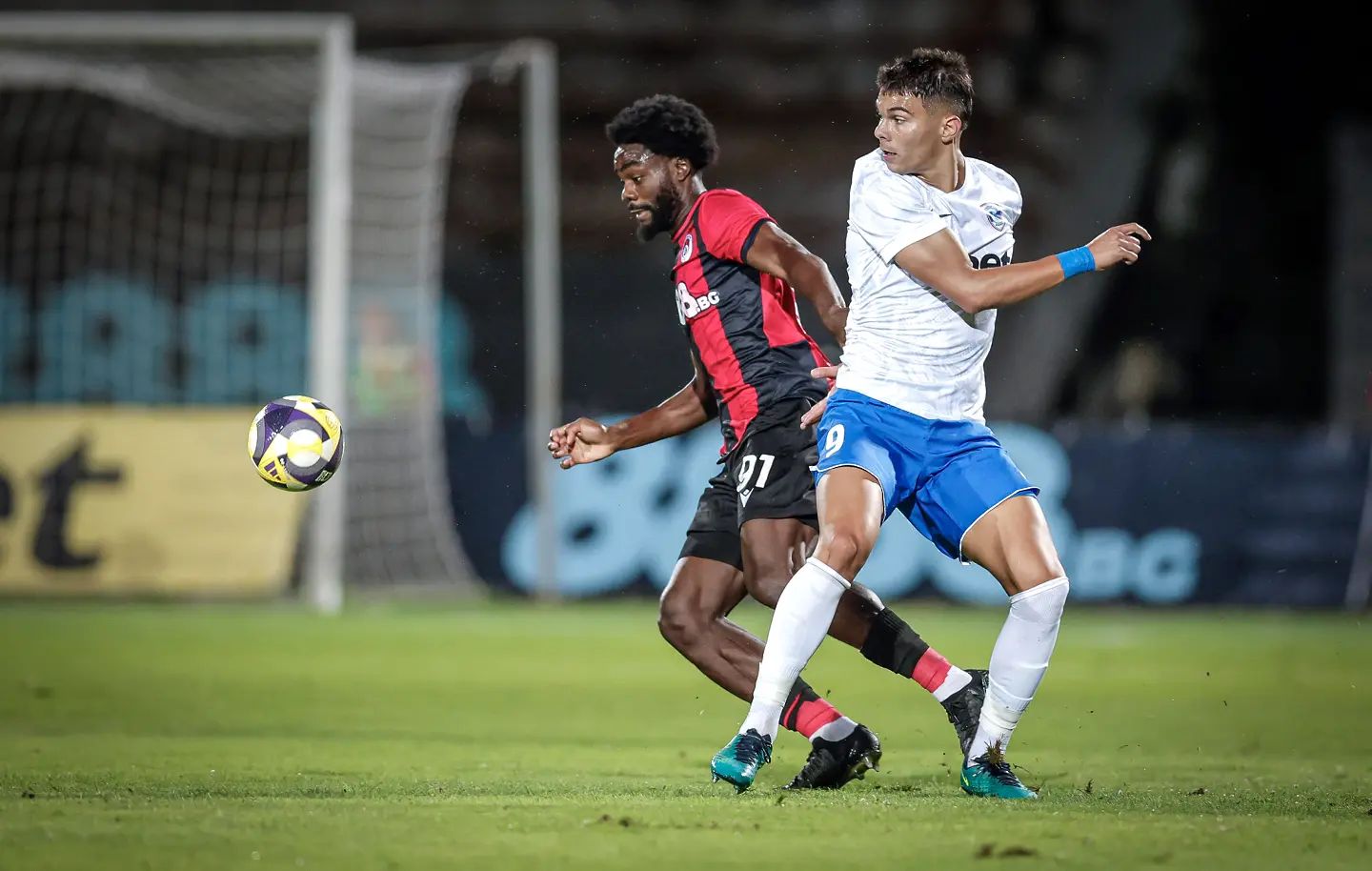 Райън Бидунга, Даниел Халачев, Локомотив София - Спартак Варна / startphoto.bg