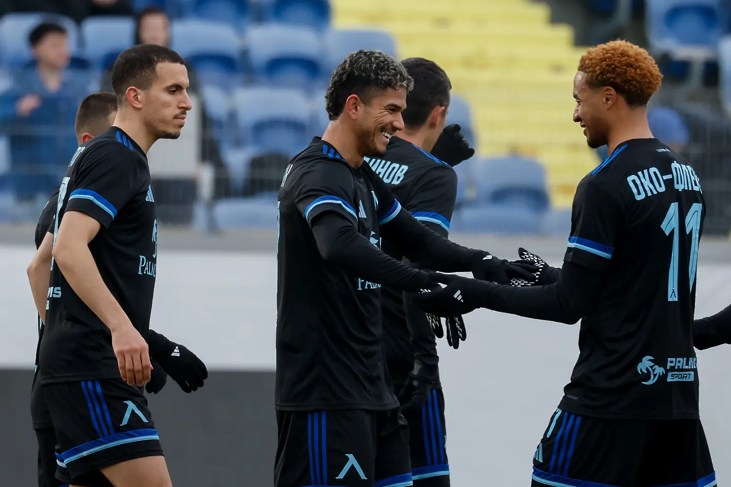 Акрам Бурас, Евертон Бала, Армстронг Око-Флекс (Левски) / startphoto.bg