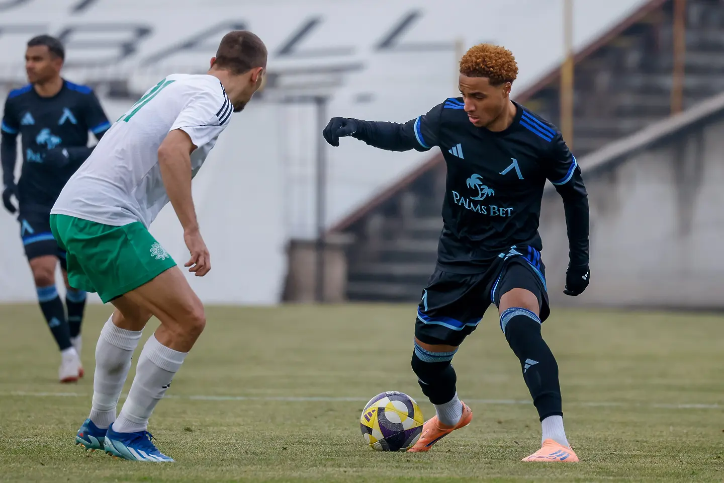 Армстронг Око-Флекс / startphoto.bg