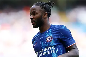 Челси се отърва от Стърлинг 