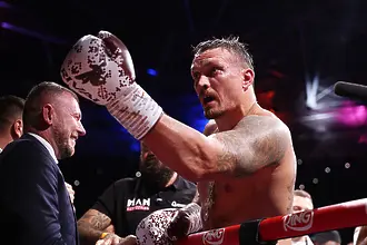 Усик смени бокса с футбола и победи отбора на световен шампион (ВИДЕО) 