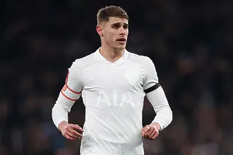 Ливърпул се насочи към защитника на Тотнъм, счупил крака на Исак