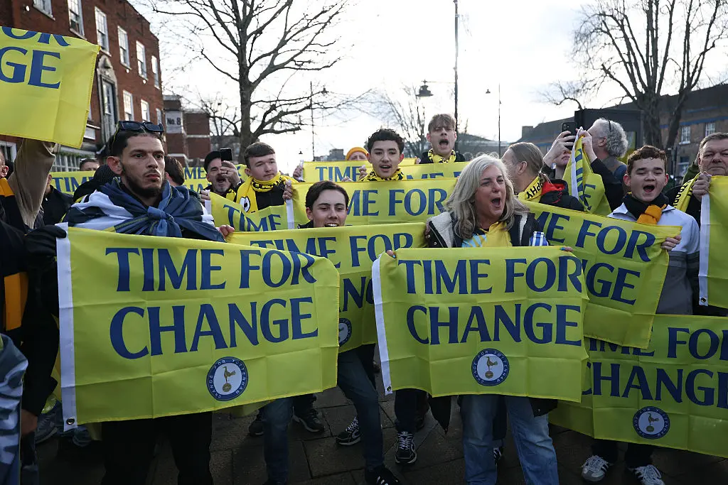 Протестиращи фенове на Тотнъм / Getty Images 