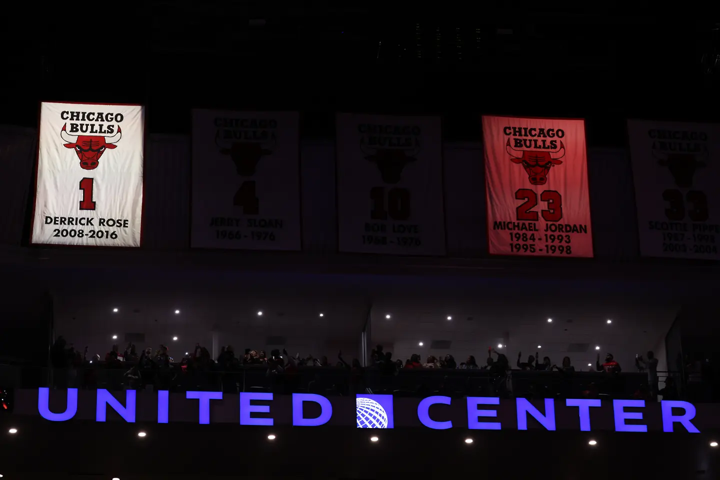 Чикаго Булс извади от употреба номера на Дерик Роуз / Getty Images