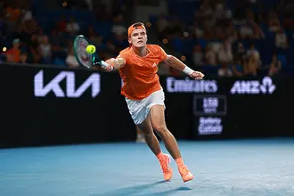 Джокович е на 1/4-финал на Australian Open, Меншик се отказа