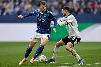 Национал дебютира за Кайзерслаутерн, но „червените дяволи“ изпуснаха аванс от два гола срещу Шалке