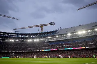 Онзи ден стадионът им протече, а сега им трябват килъри заради нахлул плъх (ВИДЕО)
