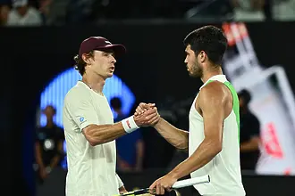 Шампионско поведение: Алкарас защити Де Минор в напрегнат момент (ВИДЕО)