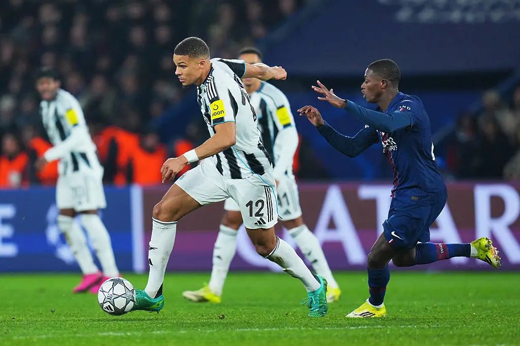 Малик Тиау надбягва Нуно Мендеш / Getty Images 