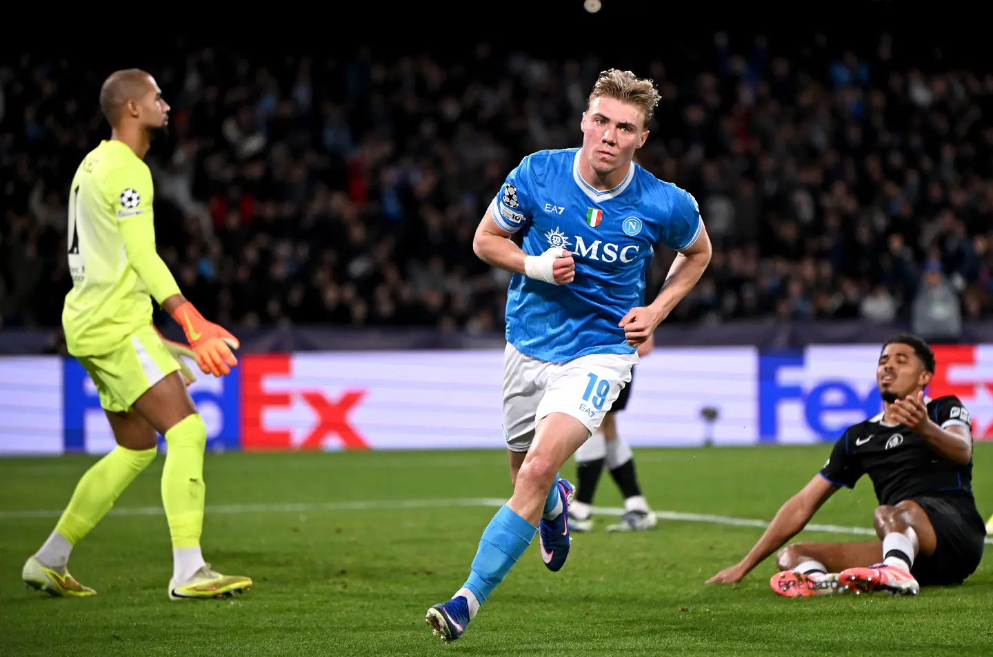 На живо: Наполи и Челси в съдбоносен мач (Състави)