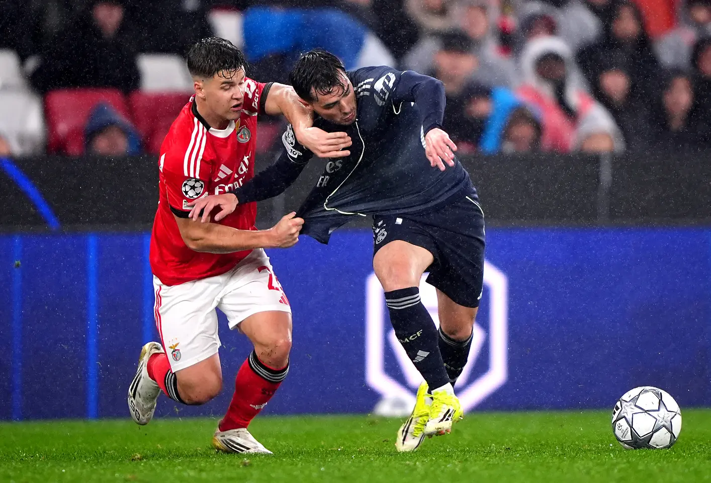 Каква „специална“ драма: Бенфика удави Реал Мадрид - „белите“ вън от топ 8, а „орлите“ на Моу ще играят елиминации (ВИДЕО)