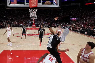 Сан Антонио Спърс спечели тексаското дерби (ВИДЕО)