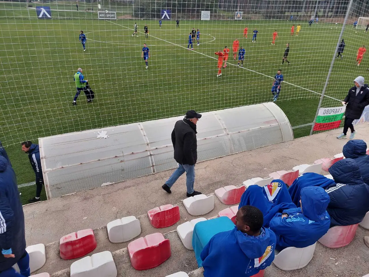 Лъчо Танев, Тити Папазов и Вили Вуцов също гледат Левски (ВИДЕО)