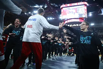 Александър Везенков с нова лекция при успех на Олимпиакос над Барселона