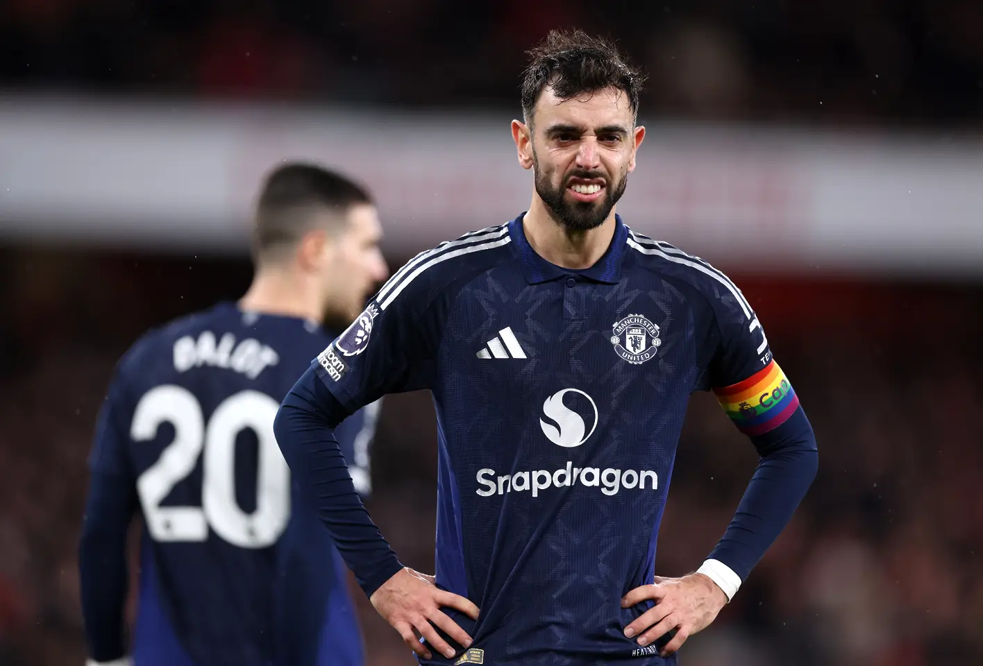 Бруно Фернандеш с капитанска лента на дъгата / Getty Images