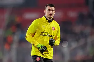 Вратар бяга от наем, за да играе на Световно 