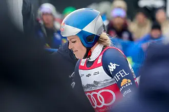 Отмениха спускането при жените след няколко падания