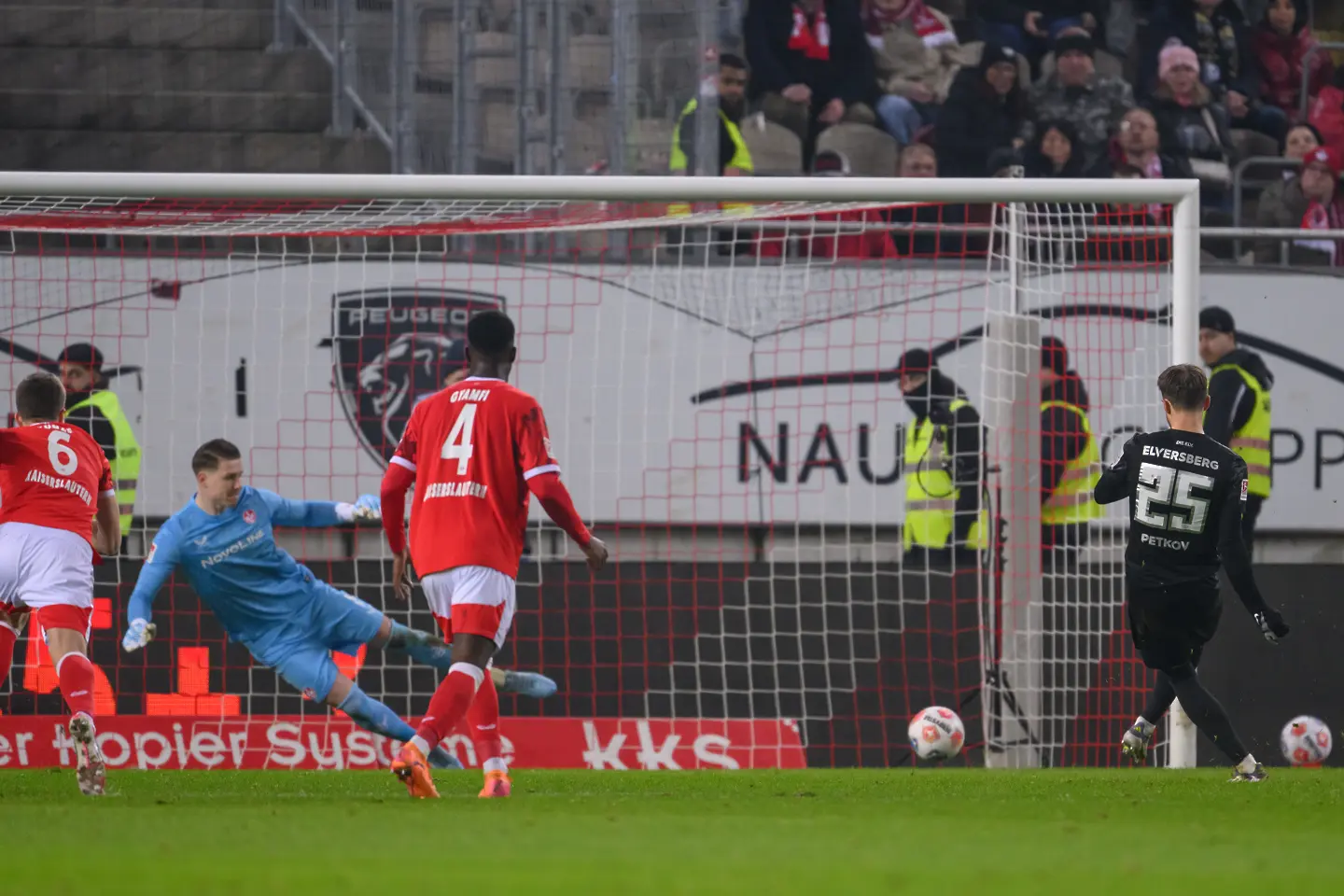 Лукас Петков / Getty Images