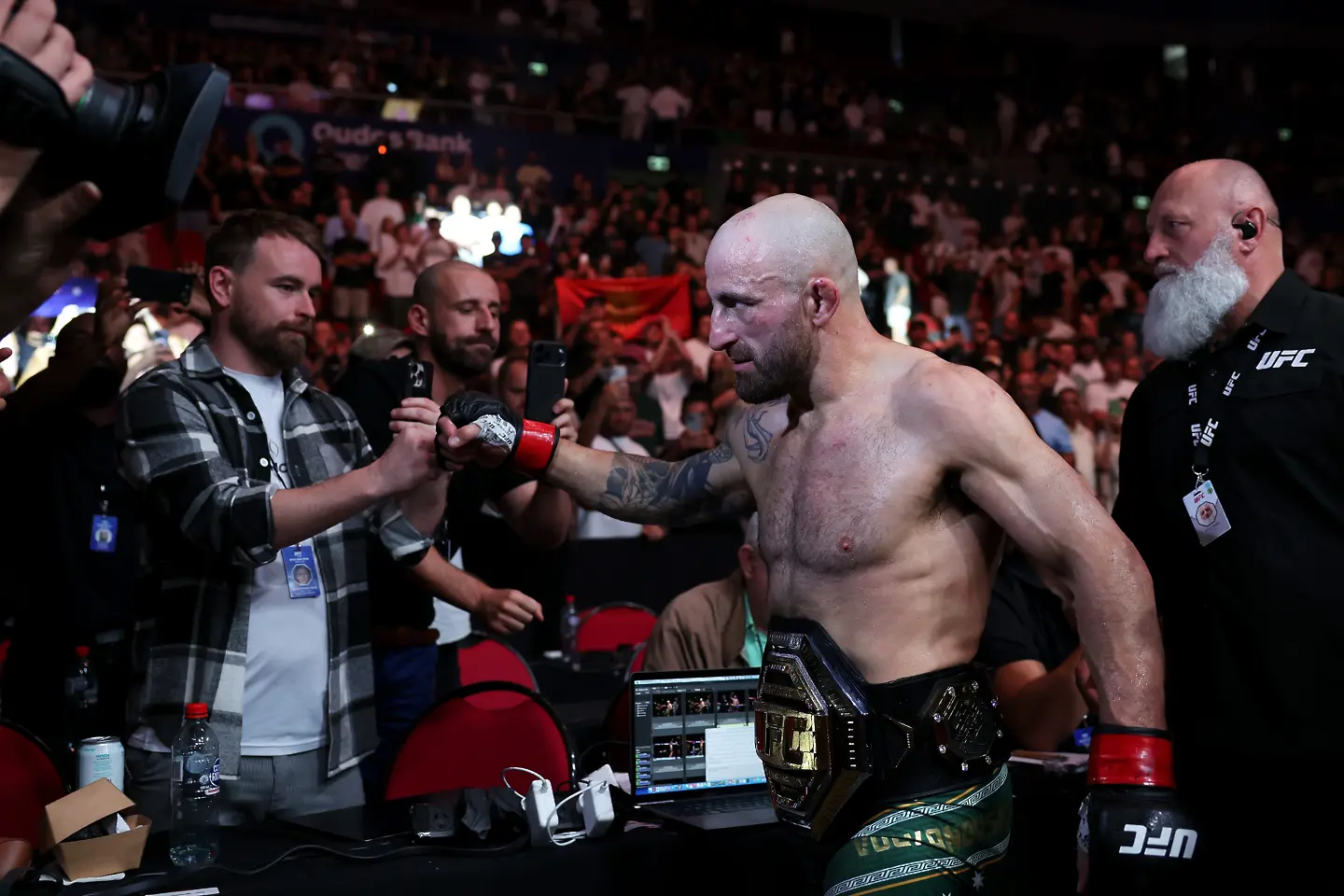 Волкановски защити титлата си срещу Лопес в зрелищен реванш / Getty Images